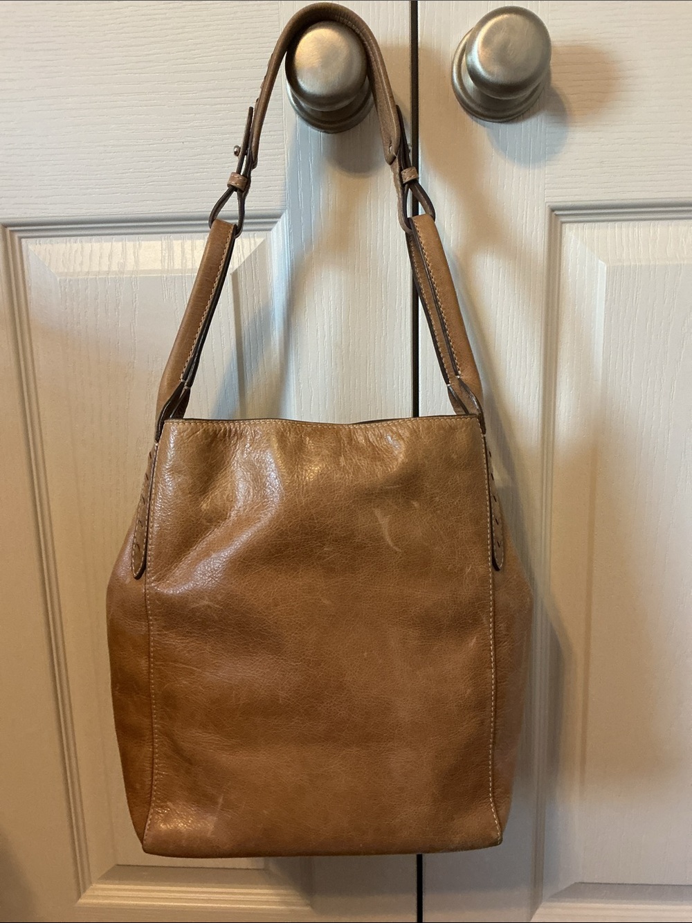 FRYE DISTRESSED LEATHER BUCKET BAG - Picture 2 of 9
